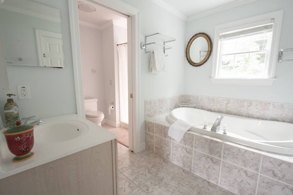 Photo of Bathroom in Woodstock