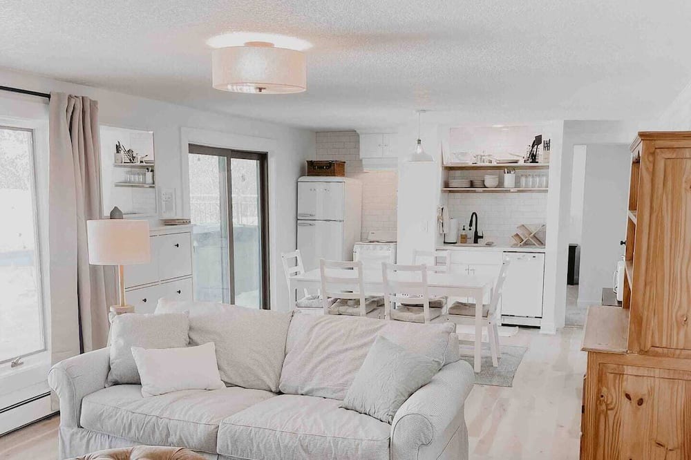 Photo of Livingroom in Hudson