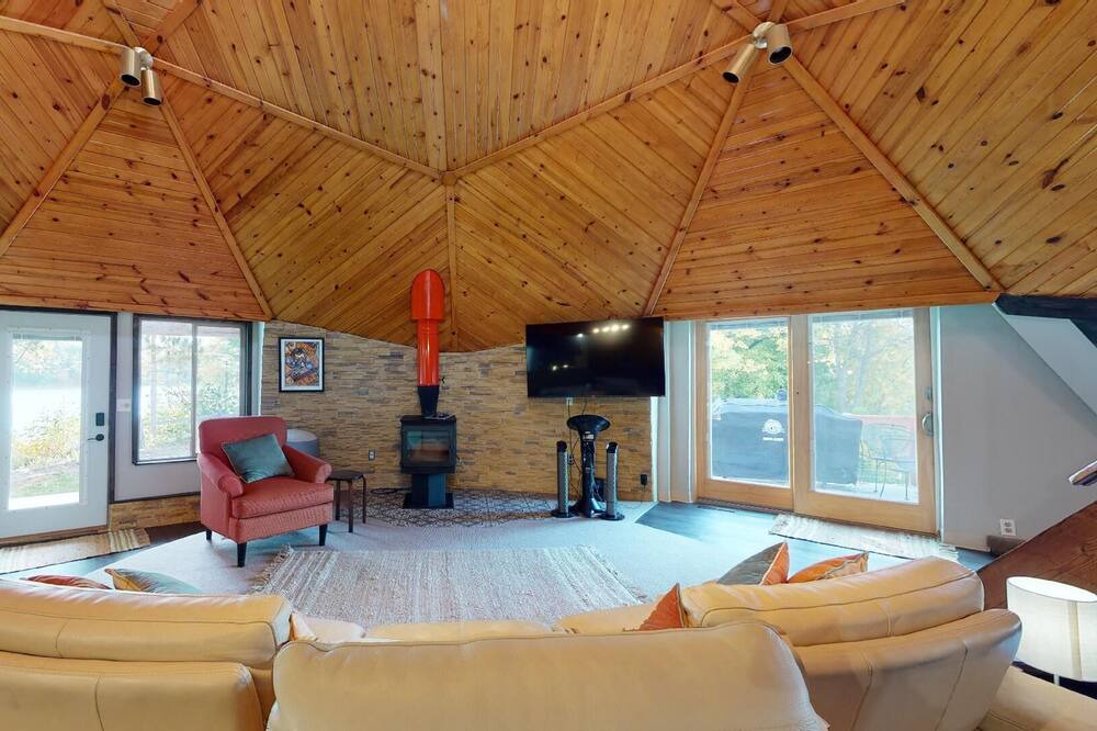 Photo of Livingroom in Center City
