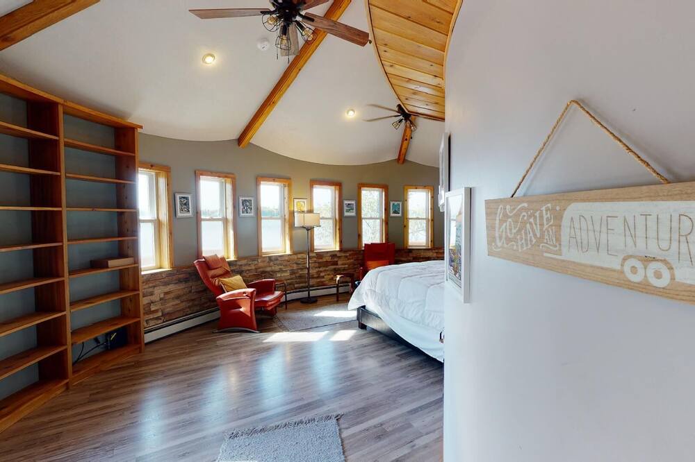 Photo of Bedroom in Center City
