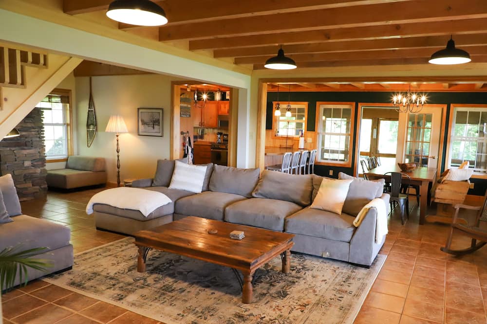 Photo of Livingroom in Lancaster