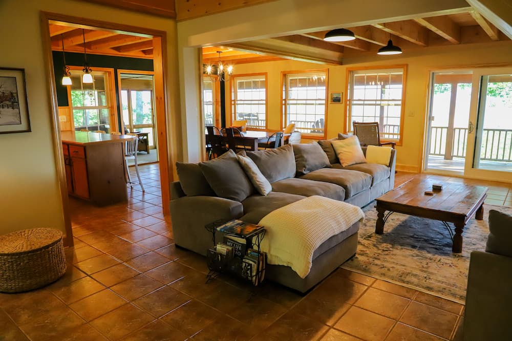Photo of Livingroom in Lancaster