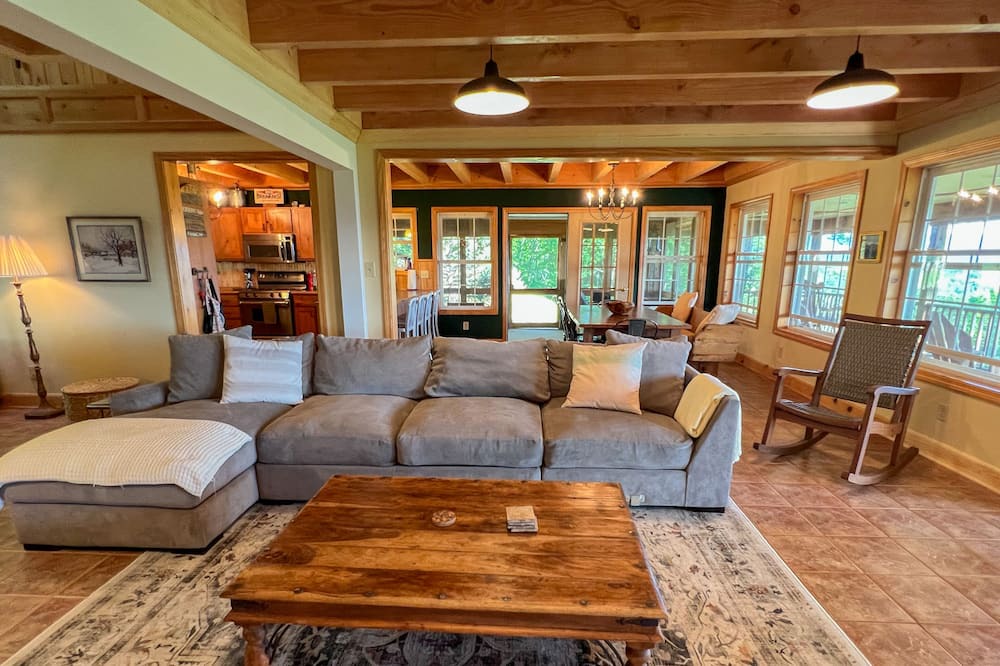 Photo of Livingroom in Lancaster