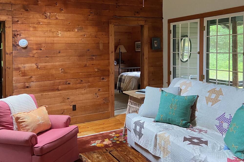 Photo of Livingroom in Crater Club
