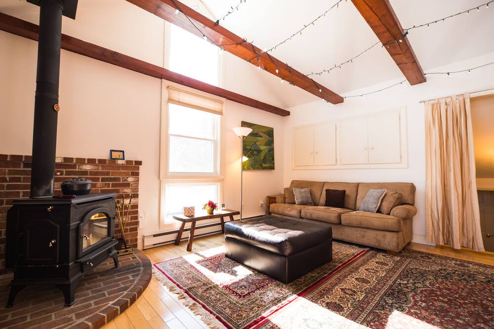 Photo of Livingroom in Hillsboro
