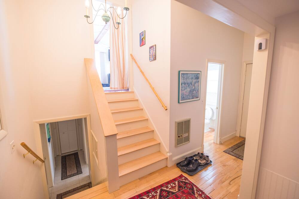 Photo of Livingroom in Hillsboro