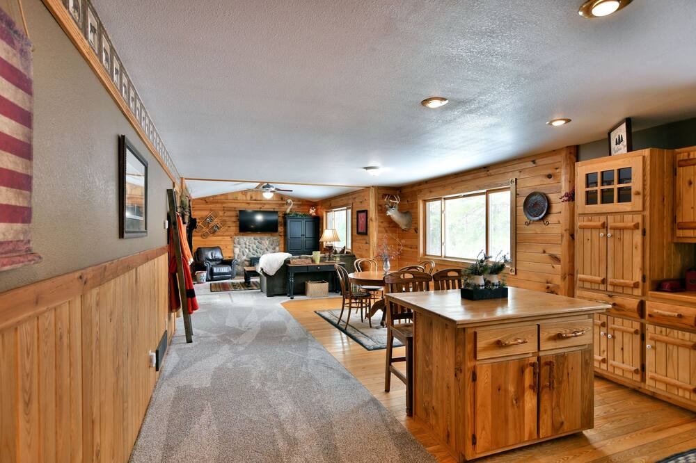 Photo of Livingroom in Spooner