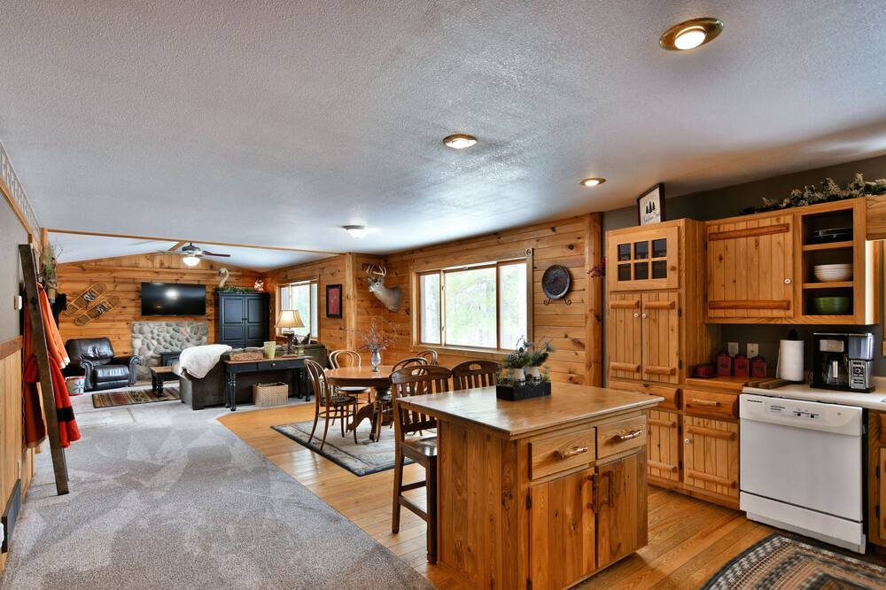 Photo of Livingroom in Spooner