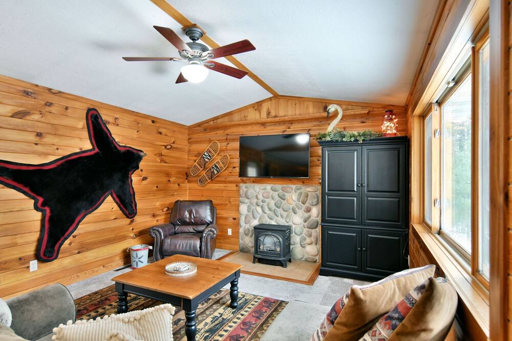 Photo of Livingroom in Spooner