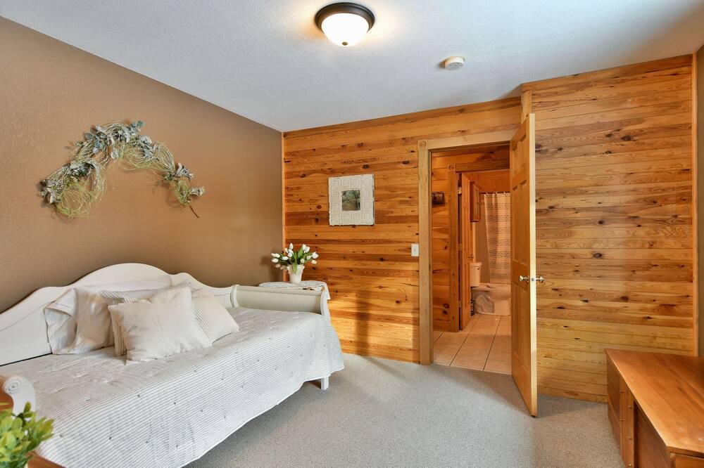 Photo of Bedroom in Spooner