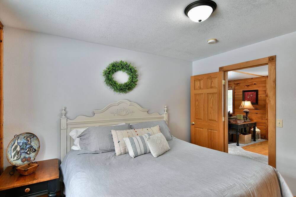 Photo of Bedroom in Spooner