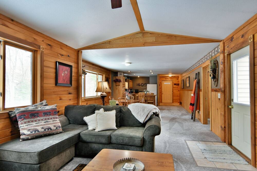 Photo of Livingroom in Spooner