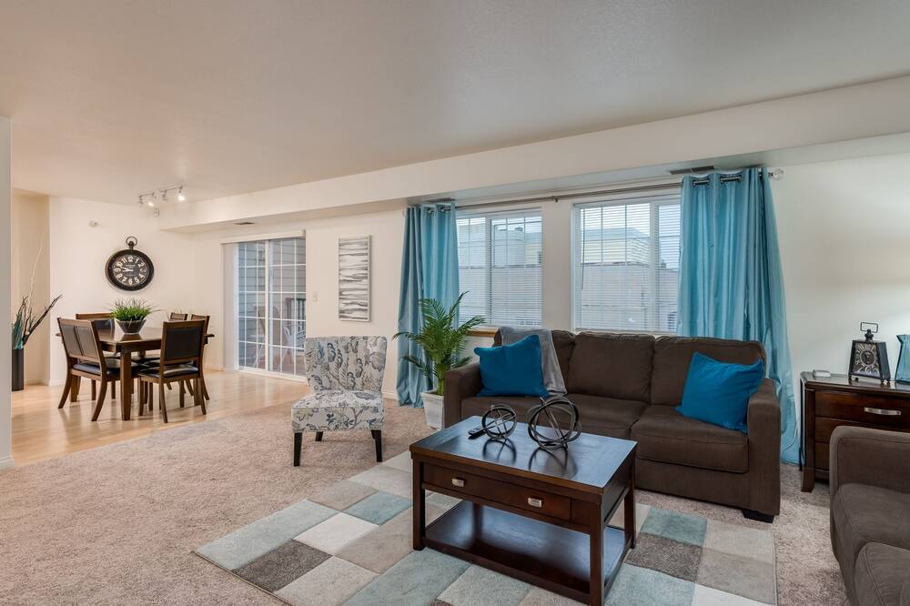 Photo of Livingroom in Whittier