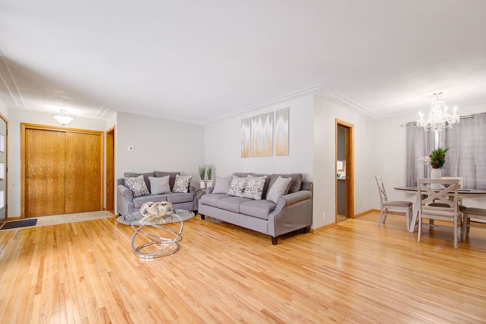 Photo of Livingroom in Minnetonka