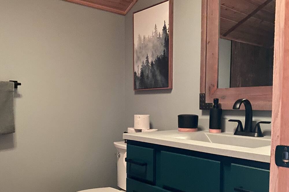 Photo of Bathroom in Siren