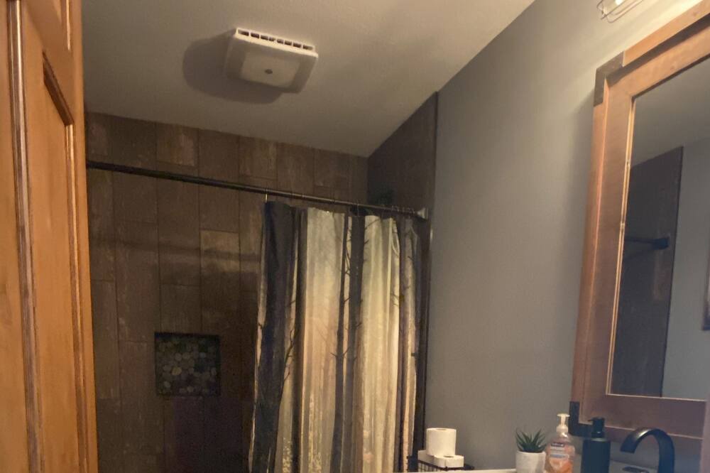 Photo of Bathroom in Siren