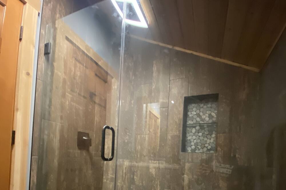 Photo of Bathroom in Siren