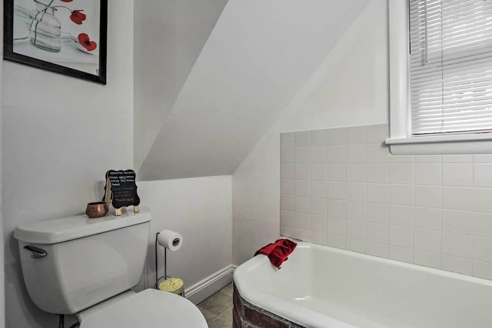 Photo of Bathroom in Woodbury