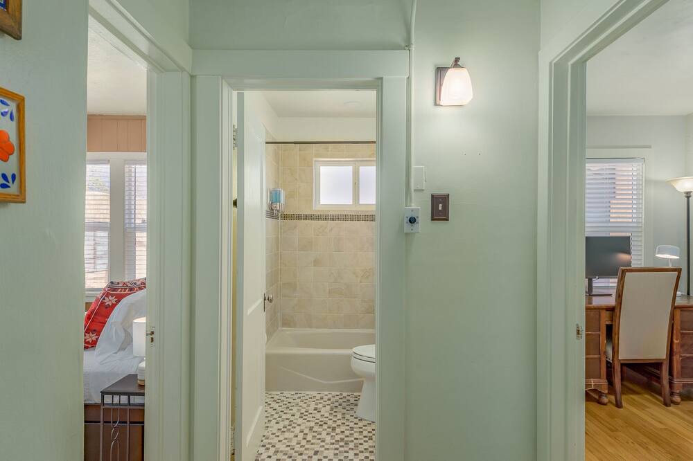 Photo of Bathroom in University Heights