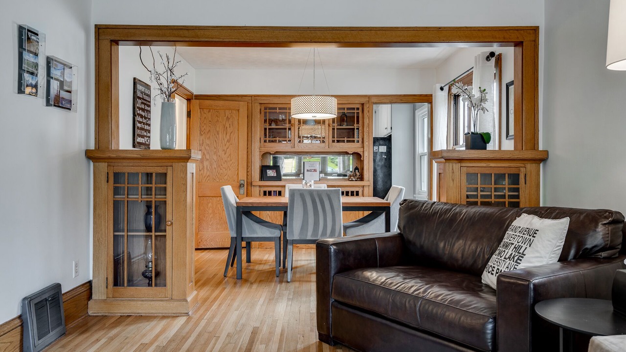 Photo of Livingroom in Macalester - Groveland