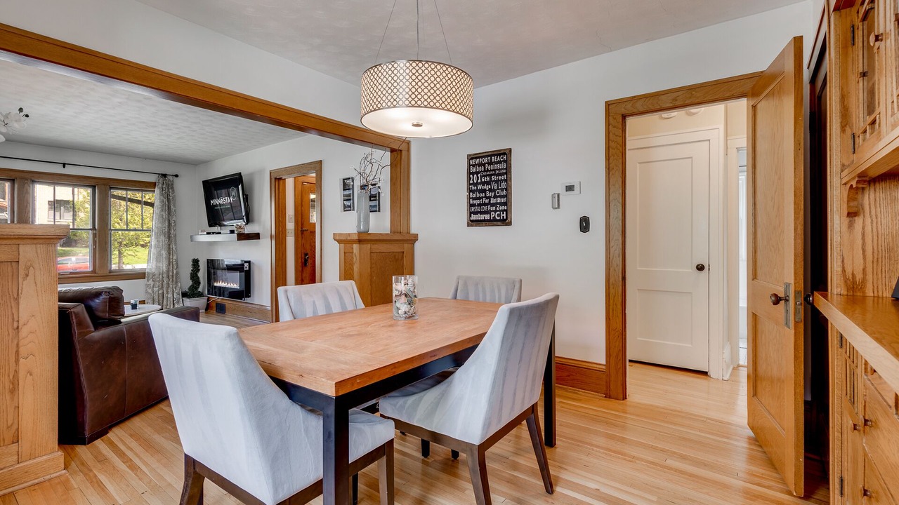Photo of Livingroom in Macalester - Groveland