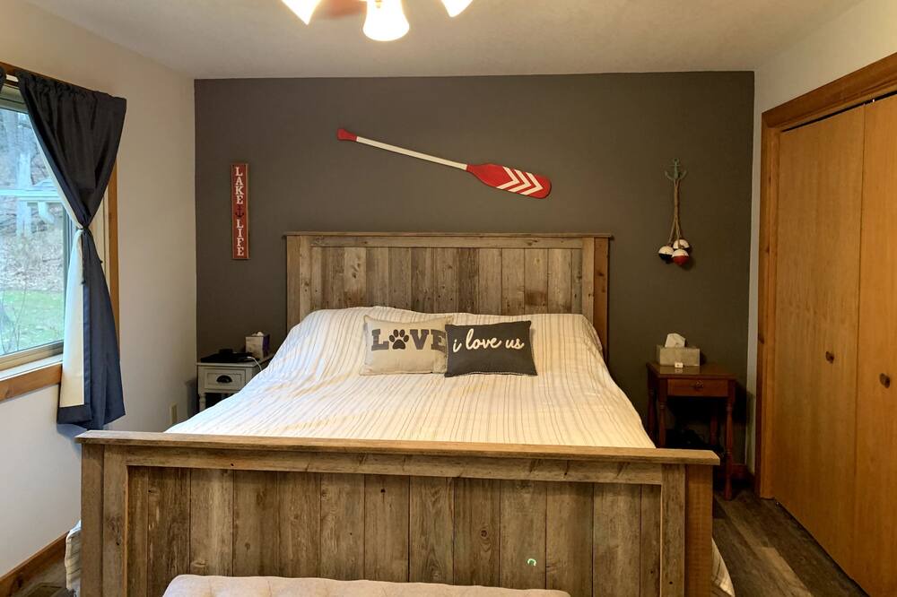 Photo of Bedroom in Tainter Lake