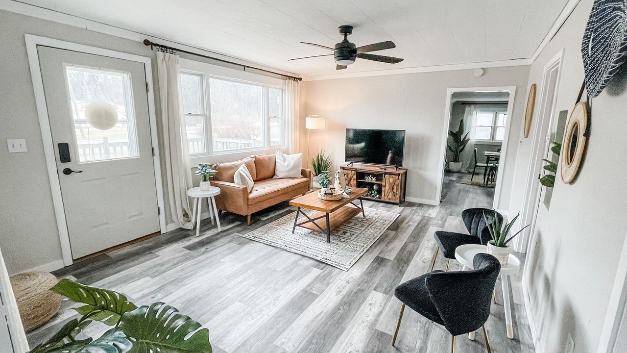 Photo of Livingroom in Clintonville