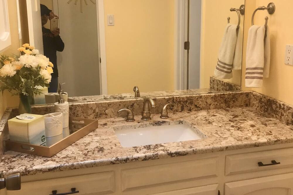 Photo of Bathroom in Heritage Hills
