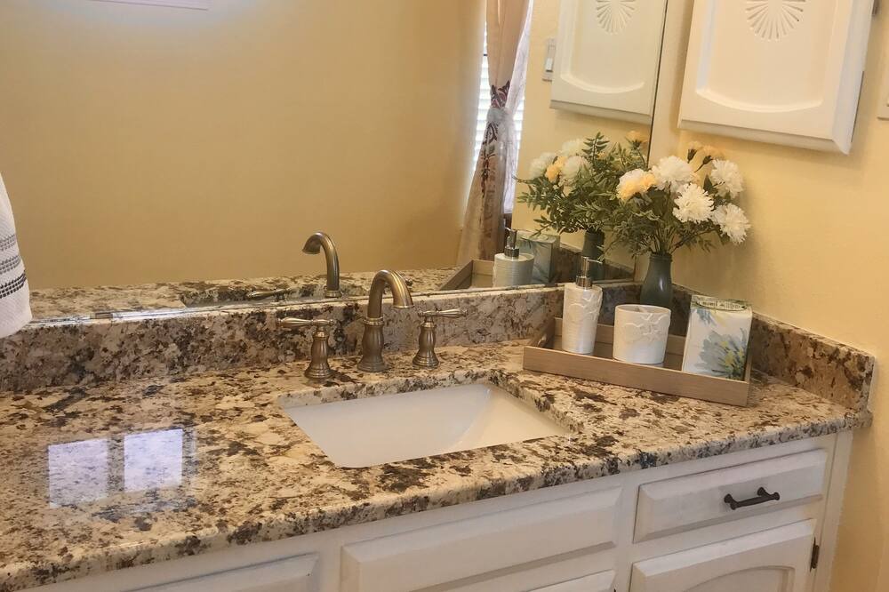 Photo of Bathroom in Heritage Hills