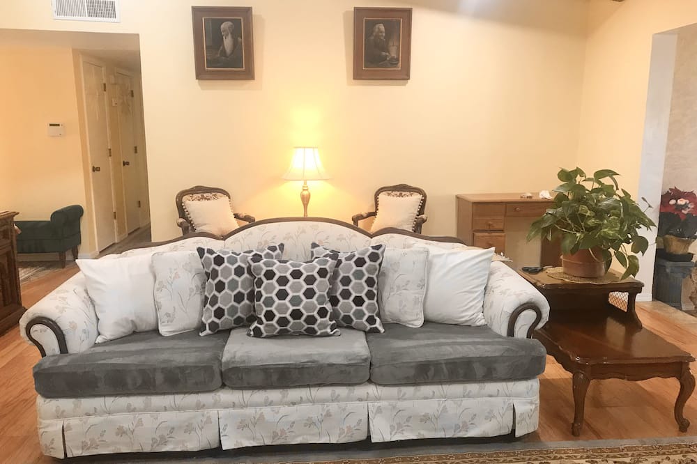 Photo of Livingroom in Heritage Hills