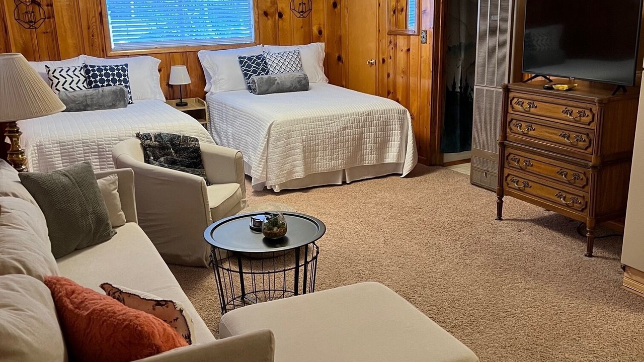 Photo of Bedroom in Red River