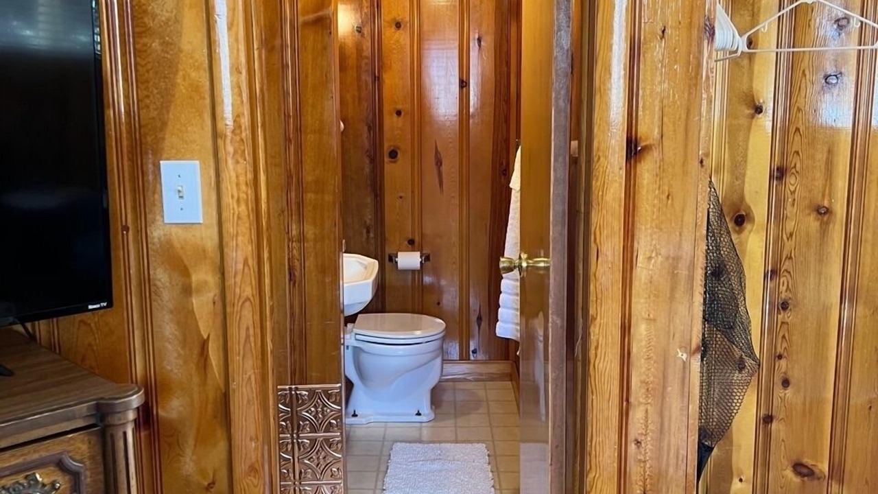 Photo of Bathroom in Red River