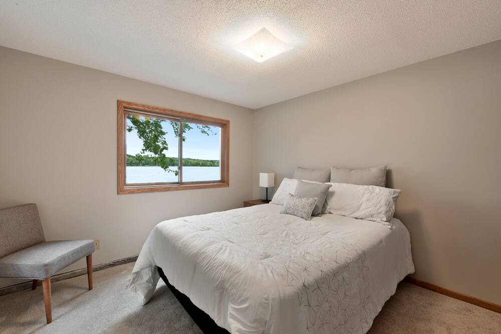 Photo of Bedroom in Burnsville
