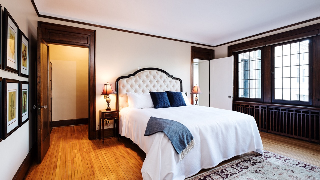 Photo of Bedroom in Summit - University