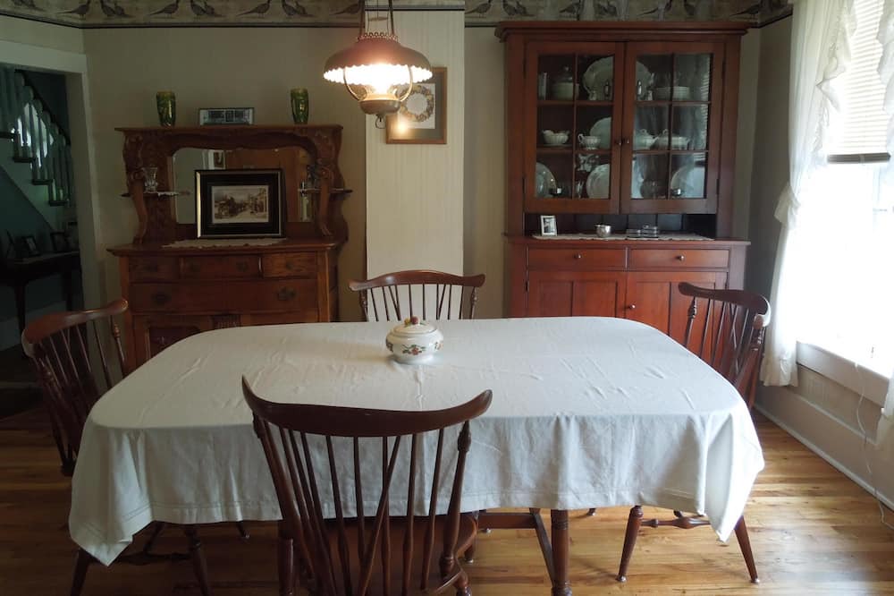 Photo of Livingroom in Deerfield