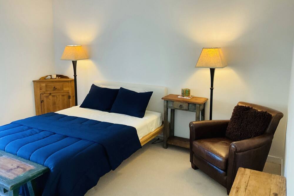 Photo of Bedroom in Nambe Pueblo