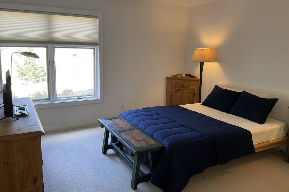 Photo of Bedroom in Nambe Pueblo