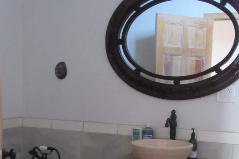 Photo of Bathroom in Canoncito