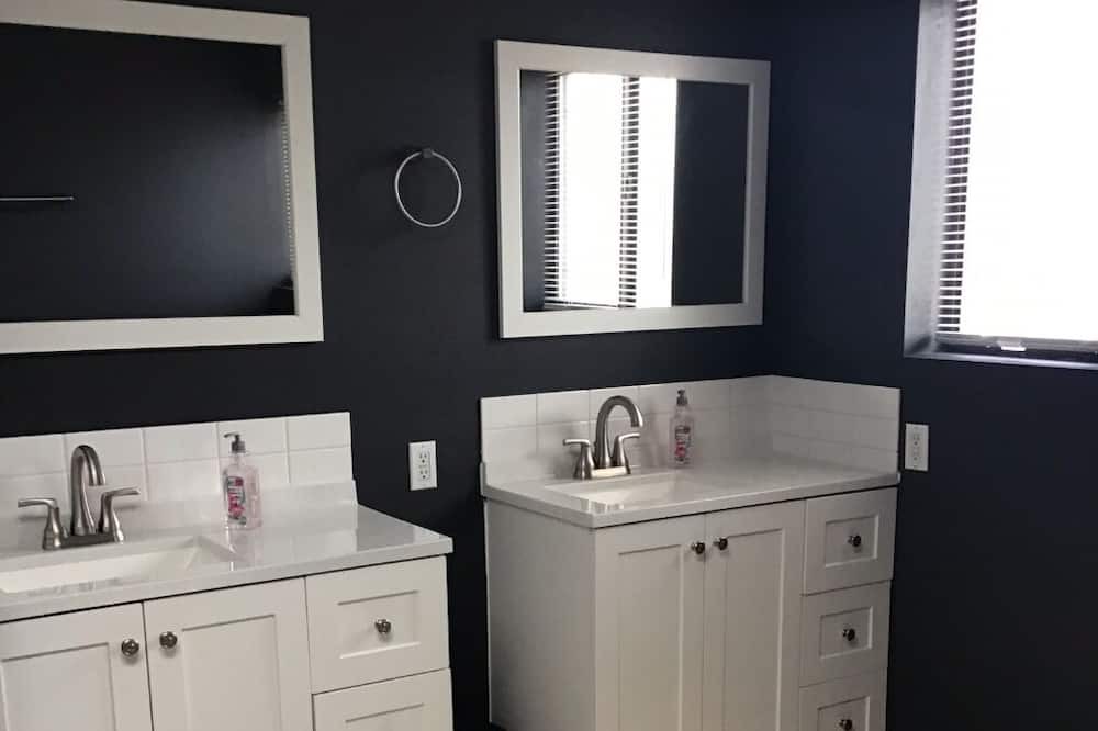 Photo of Kitchen in West Bluff