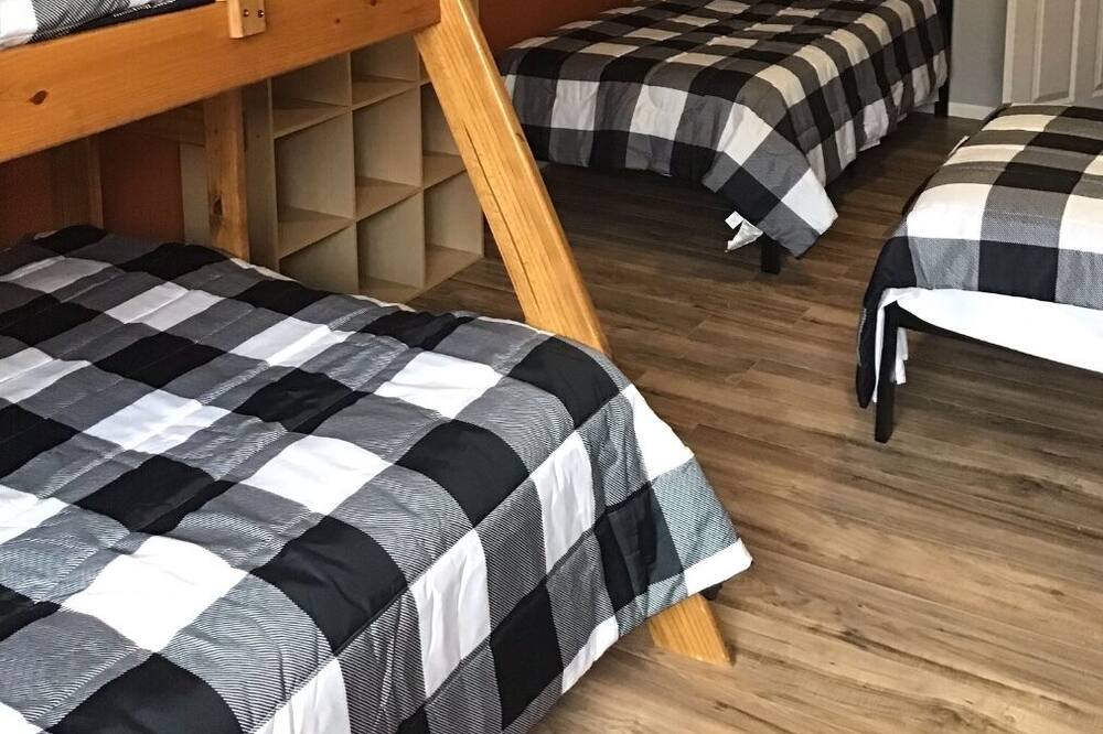 Photo of Bedroom in West Bluff
