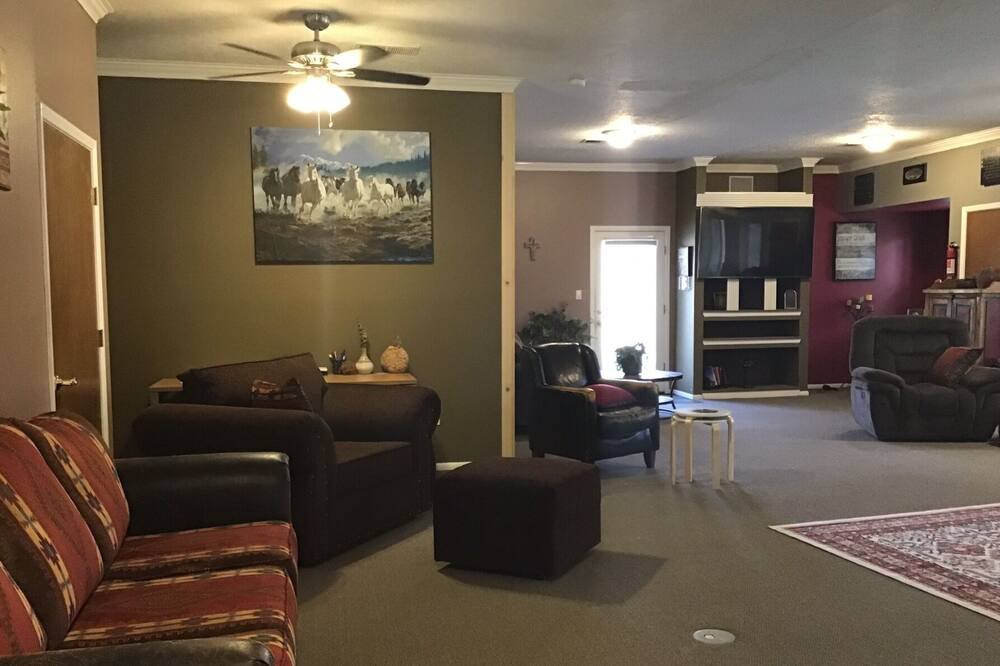 Photo of Livingroom in West Bluff