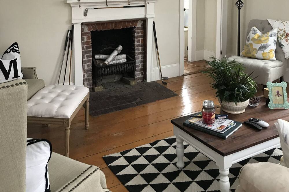 Photo of Livingroom in Munsonville