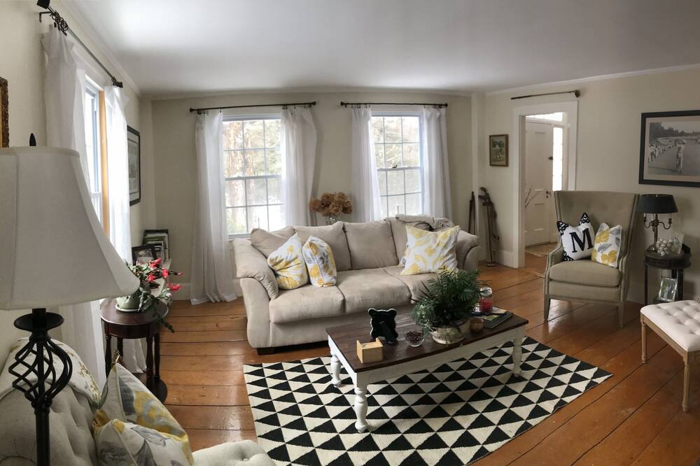 Photo of Livingroom in Munsonville