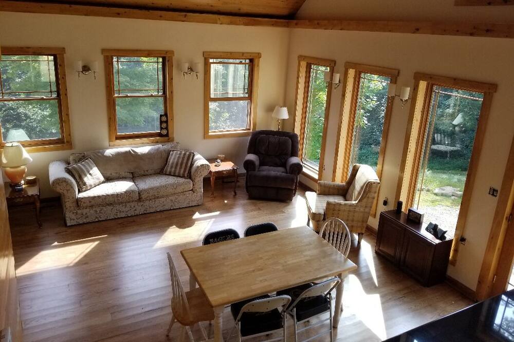 Photo of Livingroom in Confluence