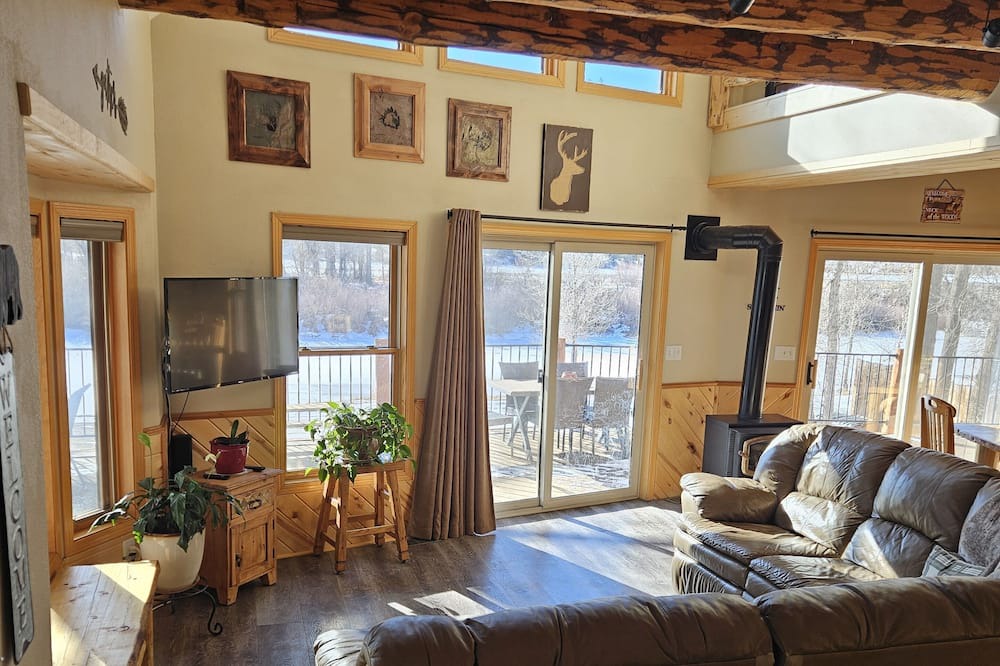 Photo of Livingroom in Alpine Village