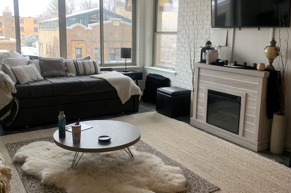 Photo of Livingroom in Linden Hills