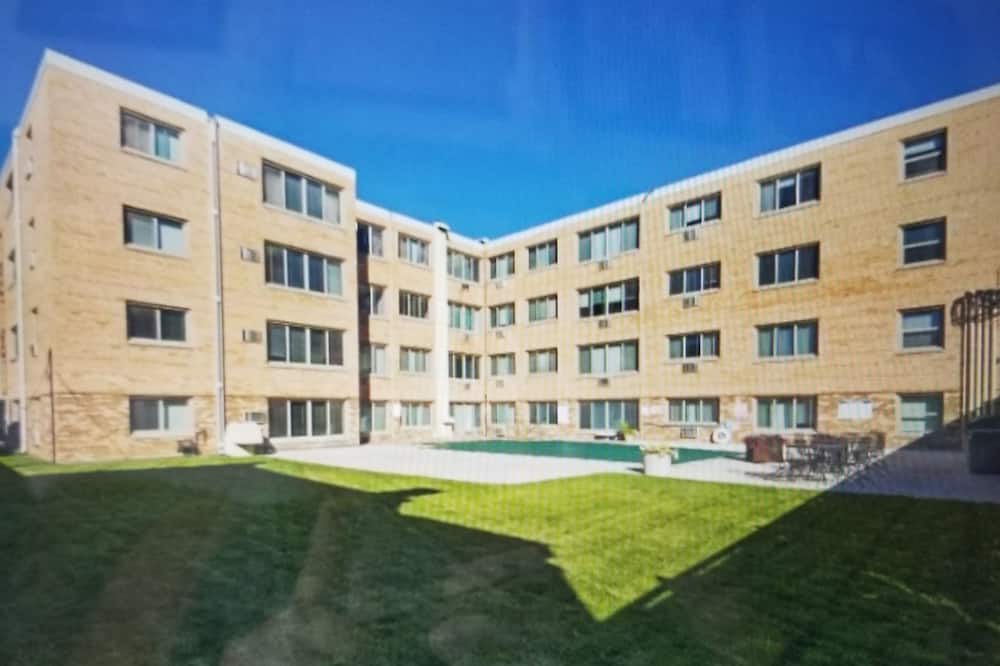 Photo of Outdoor in Linden Hills