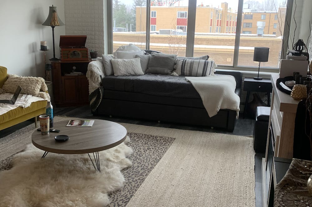 Photo of Livingroom in Linden Hills
