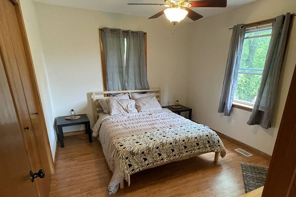 Photo of Bedroom in Mammoth Spring