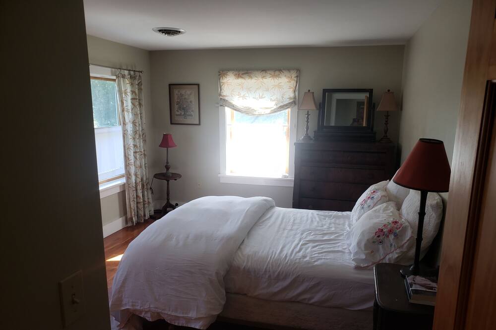 Photo of Bedroom in Town of White Creek